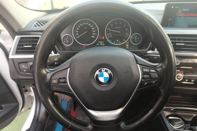 宝马3系 2018款 318Li中控内饰13