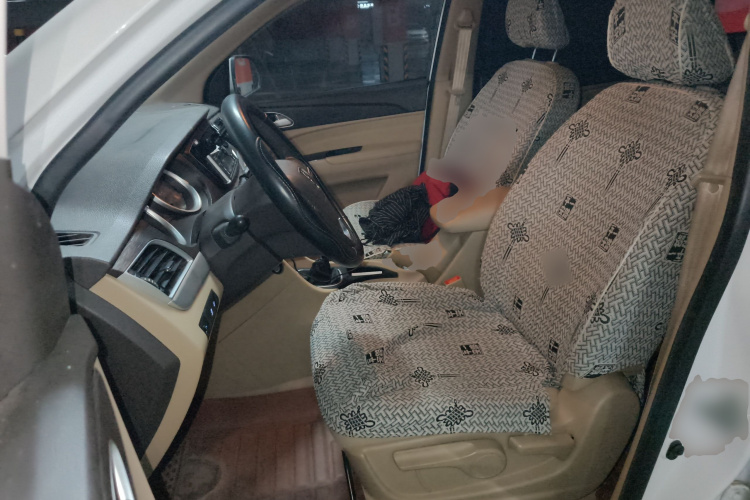 宝骏730 2019款 1.5L 手动超值型 7座 国VI中控内饰19