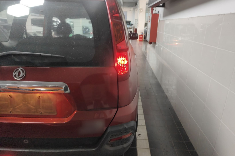 东风风度MX6 2015款 2.0L CVT两驱全能版车身外观9