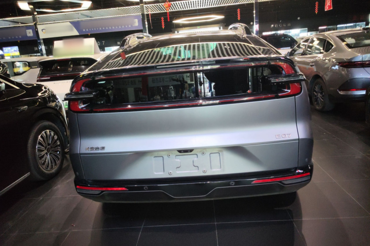 长安启源E07 2025款 纯电 四驱 90kWh Ultra高性能版车身外观6