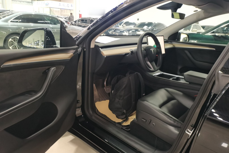 特斯拉 Model Y 2022款 后轮驱动版中控内饰20