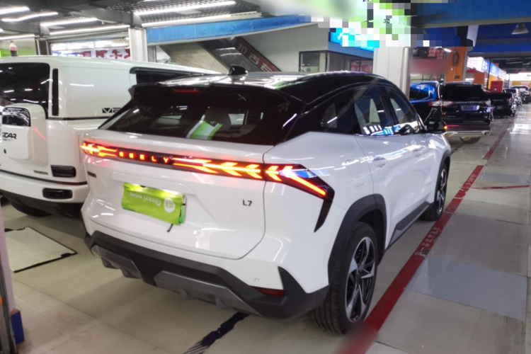 吉利银河 银河L7 2024款 1.5T 115km 星舰 龙腾版车身外观7