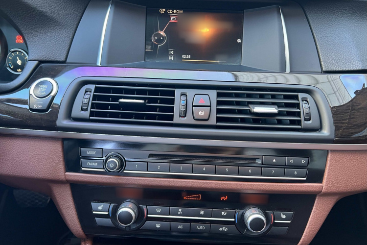 宝马5系 2017款 525Li 领先型局部细节16