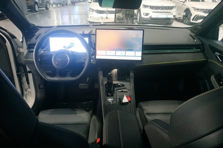 领克03 2025款 1.5TD DCT冠军版Pro中控内饰12