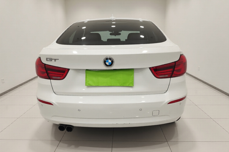 宝马3系GT 2017款 320i 时尚型车身外观6