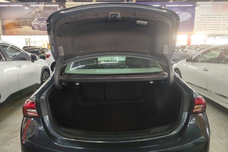 别克 君越 2021款 552T 豪华型机舱底盘23