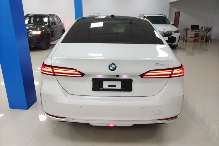 宝马5系 2024款 525Li 豪华套装车身外观6002