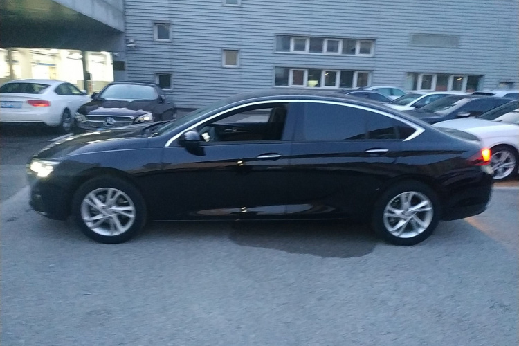 别克 君威 2020款 552T 豪华型车身外观4