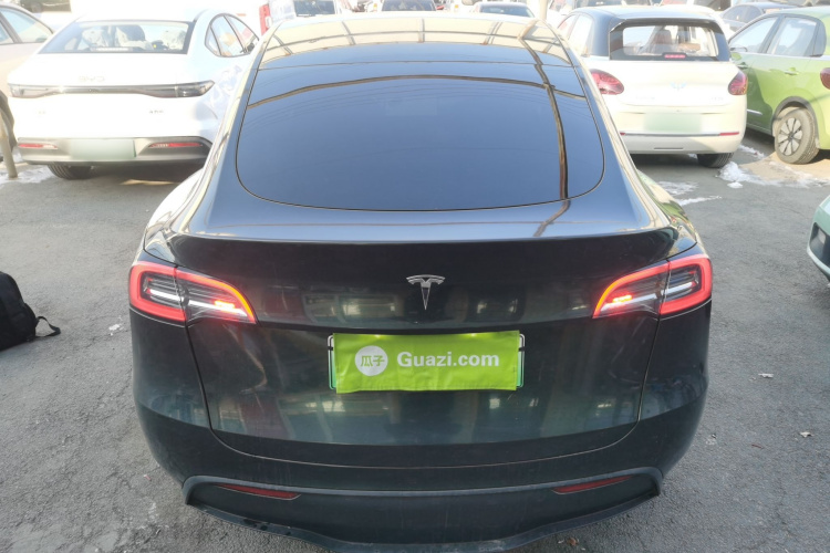 特斯拉 Model Y 2021款 标准续航后驱版车身外观6
