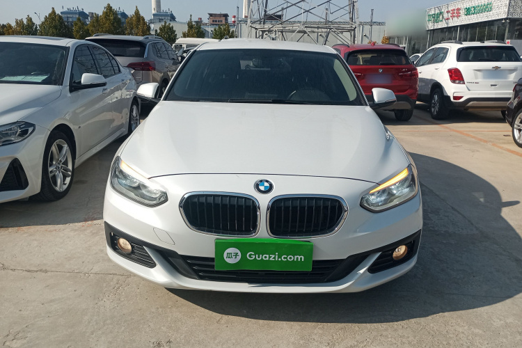 宝马1系 2019款 118i 时尚型车身外观2