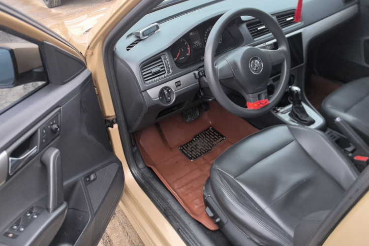 大众 朗逸 2013款 改款经典 1.6L 自动风尚版中控内饰20