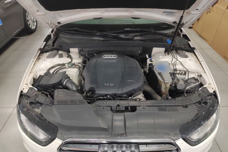 奥迪A4L 2015款 35 TFSI 自动舒适型机舱底盘24