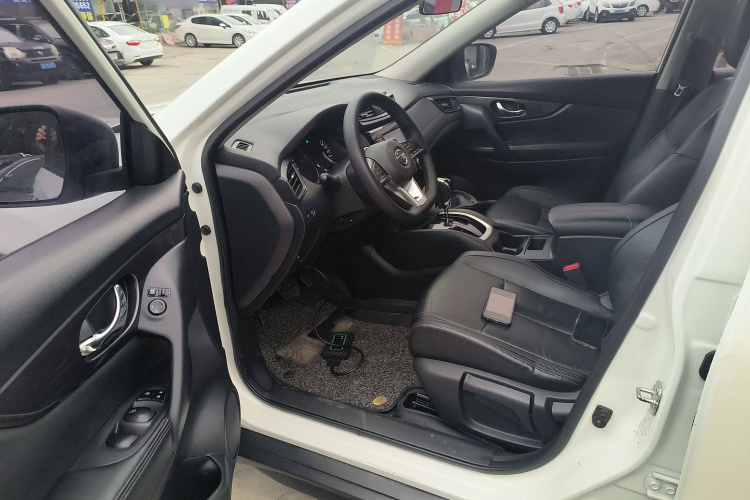 日产 奇骏 2017款 2.0L CVT舒适版 2WD中控内饰20