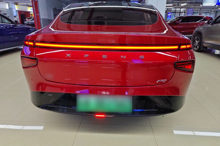 小鹏P7 2021款 480N车身外观6