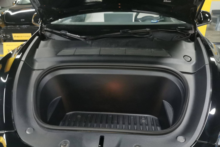 特斯拉 Model Y 2023款 高性能全轮驱动版机舱底盘24