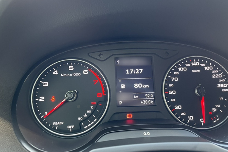 奥迪A3 2019款 Sportback 35 TFSI 进取型 国V中控内饰7008