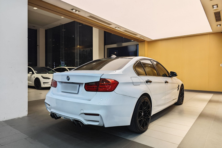 宝马3系 2015款 320i 超悦版时尚型车身外观6012