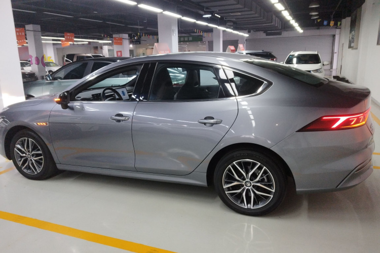 比亚迪 秦PLUS 2023款 冠军版 EV 510KM卓越型车身外观4