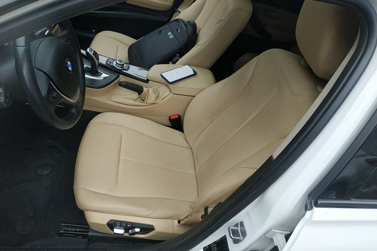 宝马3系 2017款 320Li M运动型中控内饰19