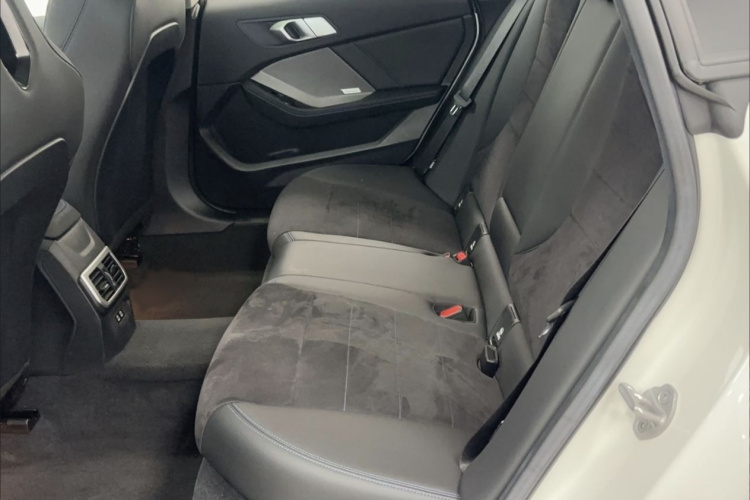 宝马2系 2025款 225L M运动曜夜套装中控内饰7013