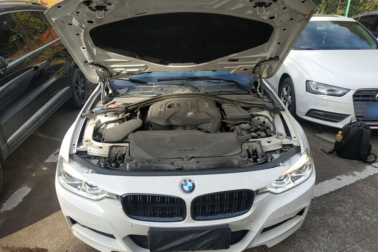 宝马3系 2019款 320Li M运动套装机舱底盘24