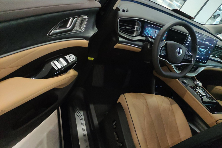 腾势D9 2024款 DM-i 980 四驱尊贵型中控内饰20