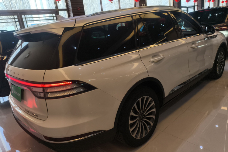 林肯 飞行家 2020款 3.0T V6 四驱尊享版车身外观7