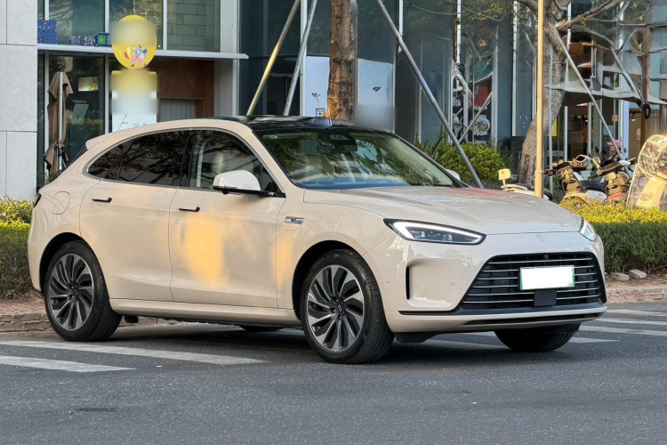 鸿蒙智行 问界M5 2023款 增程四驱智驾版车身外观3