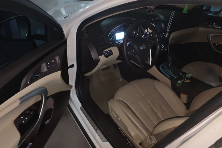 别克 君威 2015款 2.0L 精英时尚型中控内饰20