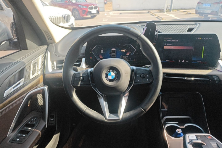 宝马X1 2023款 xDrive25Li X设计套装中控内饰13