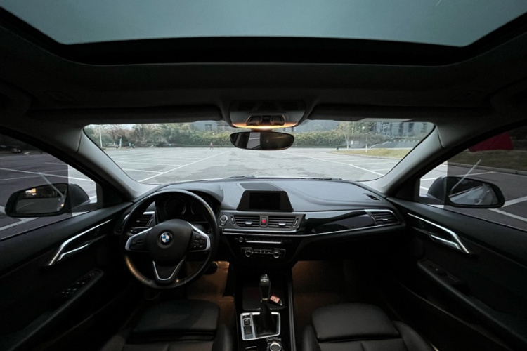 宝马1系 2017款 118i 运动型中控内饰7003