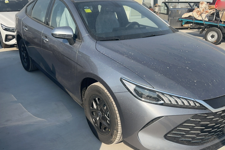 比亚迪 秦PLUS 2025款 DM-i 智驾版 55KM领先型车身外观6002