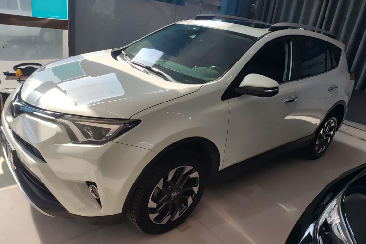 丰田 RAV4荣放 2018款 2.5L 自动四驱精英i版车身外观4