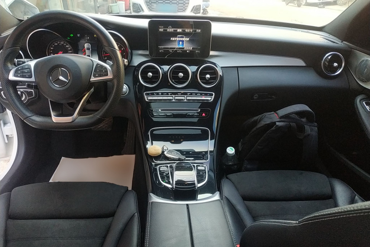 奔驰C级 2018款 C 200 运动版中控内饰12