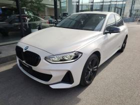 宝马1系 2022款 125i M运动曜夜版