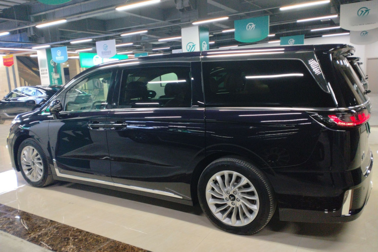 岚图汽车 岚图梦想家 2022款 0碳版 想+智驾包 475km车身外观4