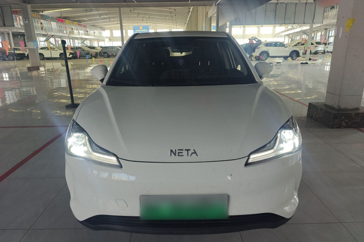 哪吒汽车 哪吒V 2021款 长续航娱乐版升级型车身外观2