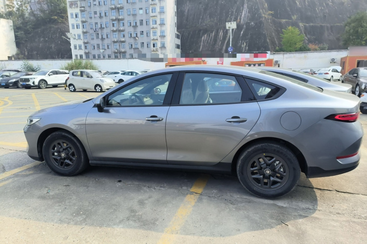 比亚迪 秦PLUS 2025款 DM-i 智驾版 55KM领先型车身外观4