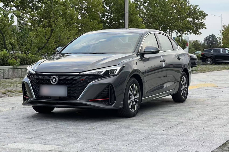 长安 逸动 2025款 PLUS 1.4T 双离合高能版车身外观1