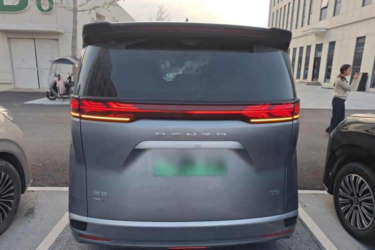 腾势D9 2022款 DM-i 945 豪华型车身外观6