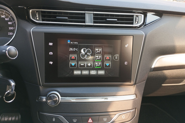 标致408 2015款 1.2T 自动豪华版局部细节16