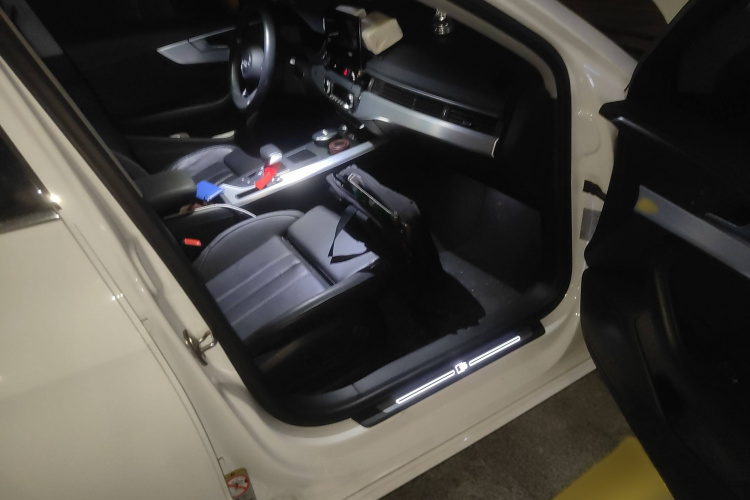 奥迪A4L 2020款 40 TFSI 时尚动感型局部细节9005