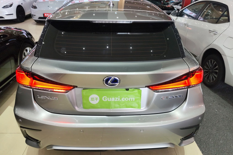 雷克萨斯CT 2020款 CT200h 精英版 单色车身外观6