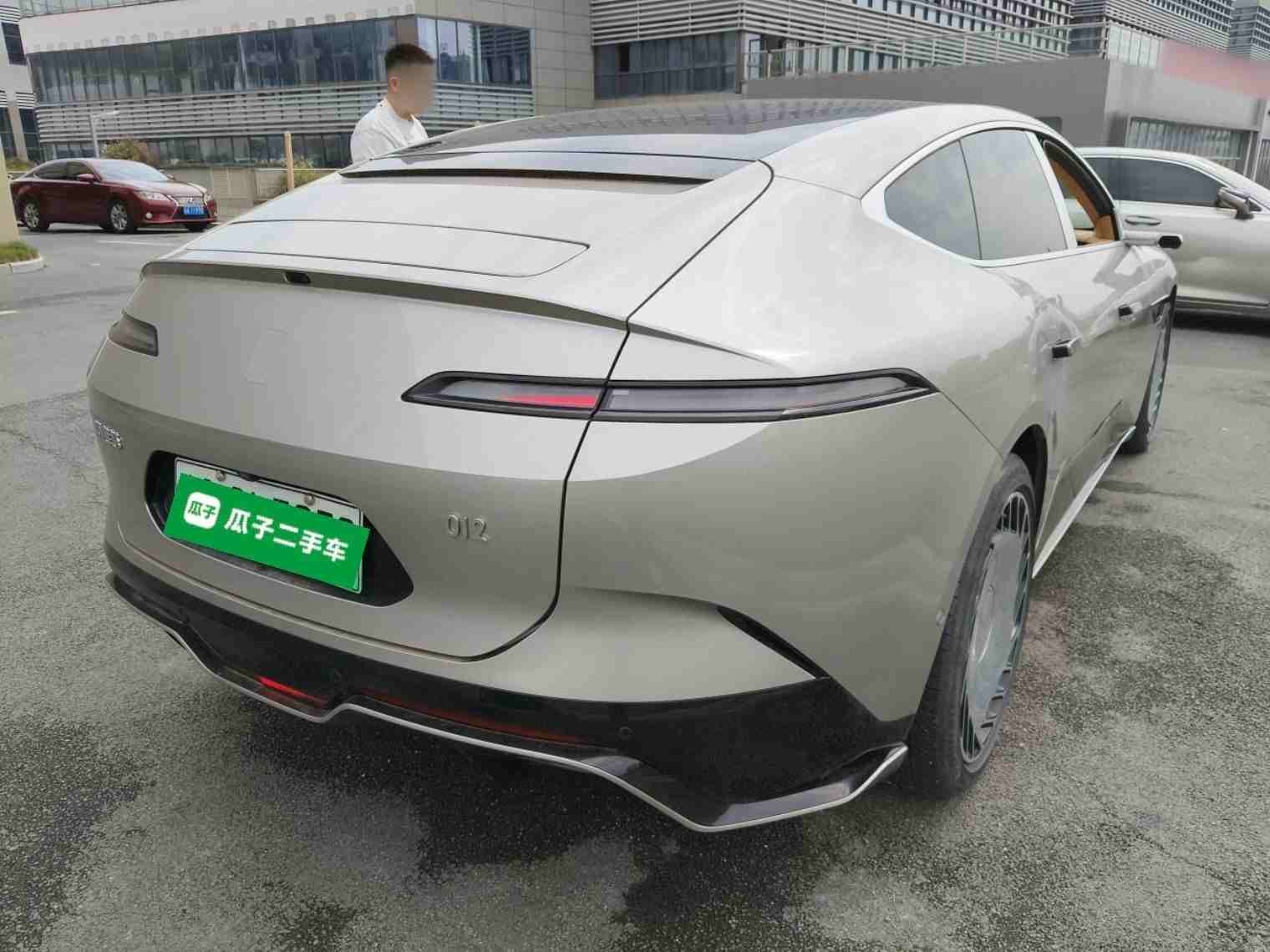 车辆右后45度外观展示