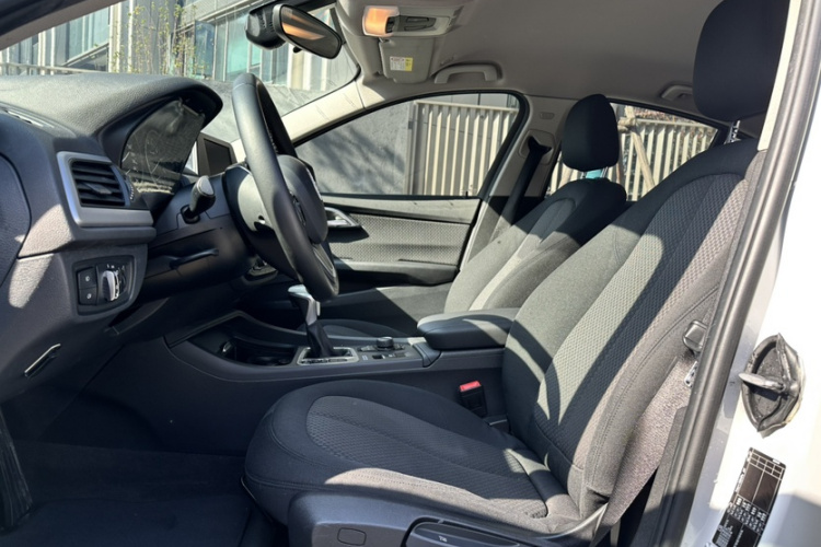 宝马1系 2017款 118i 时尚型中控内饰7006