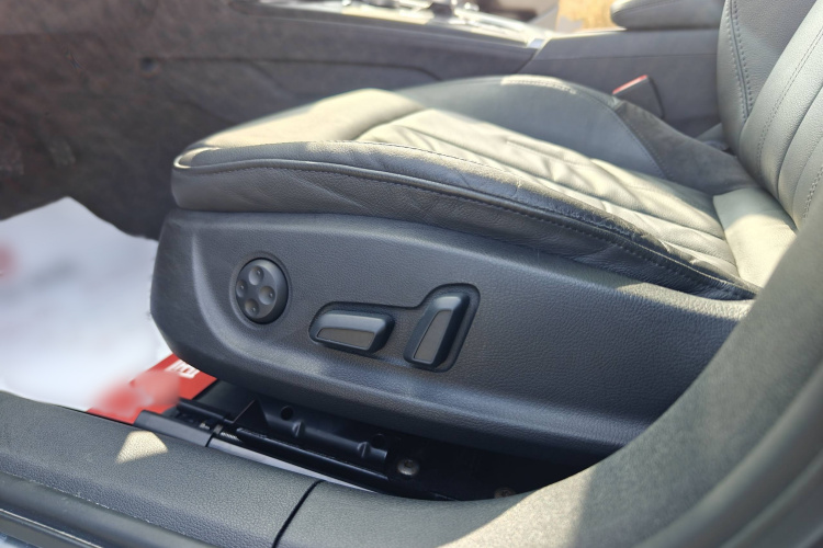 奥迪A4L 2019款 40 TFSI 时尚型 国VI中控内饰7005