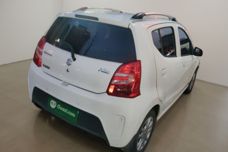 铃木 奥拓 2013款 1.0L 自动豪华型车身外观7