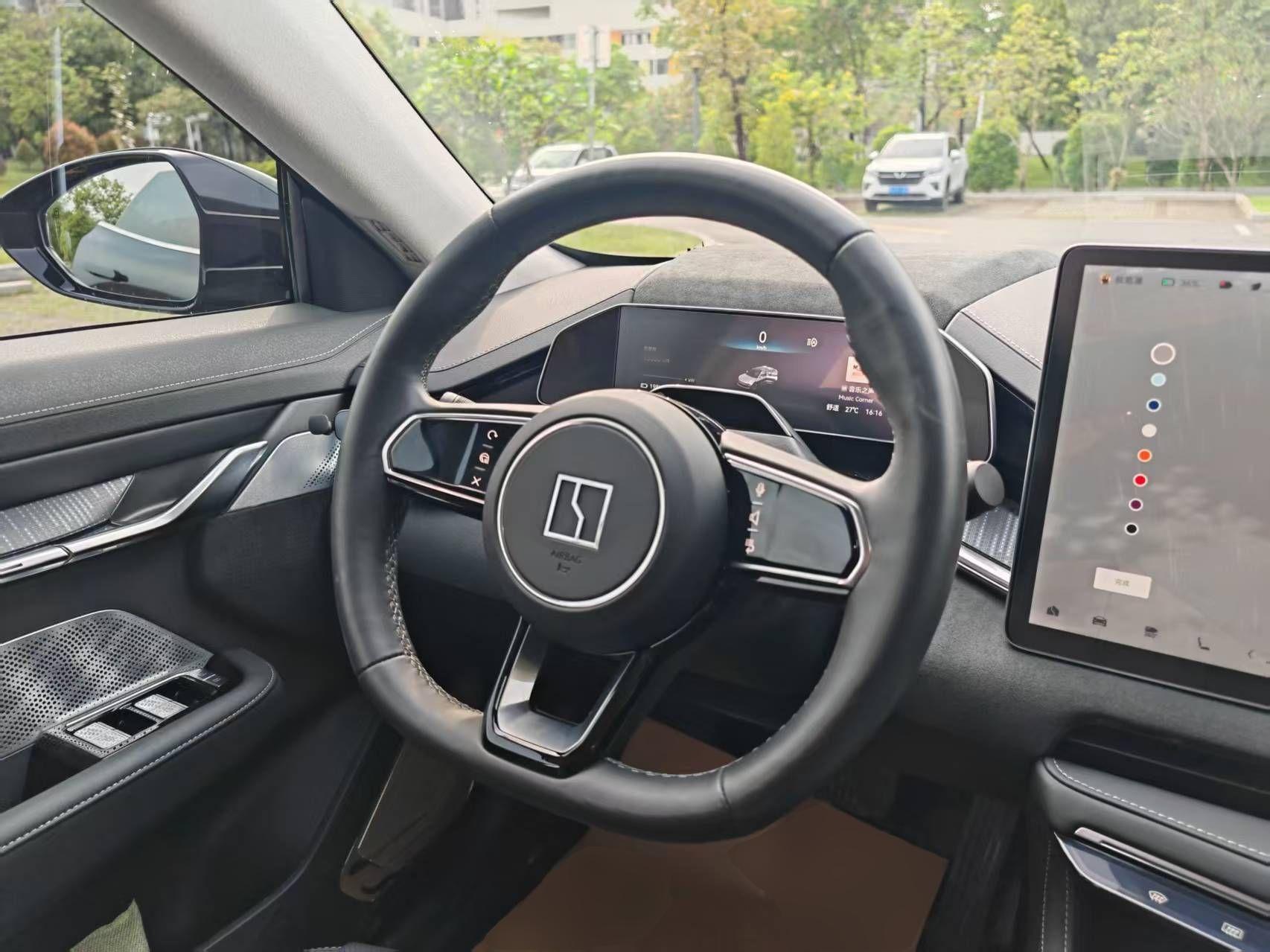 极氪001 2022款 长续航双电机 WE版