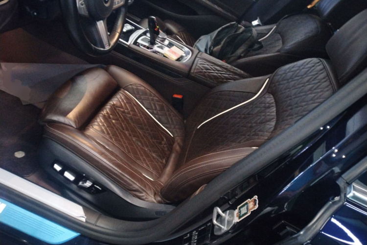 宝马7系 2019款 改款 740Li 领先型 M运动套装中控内饰19