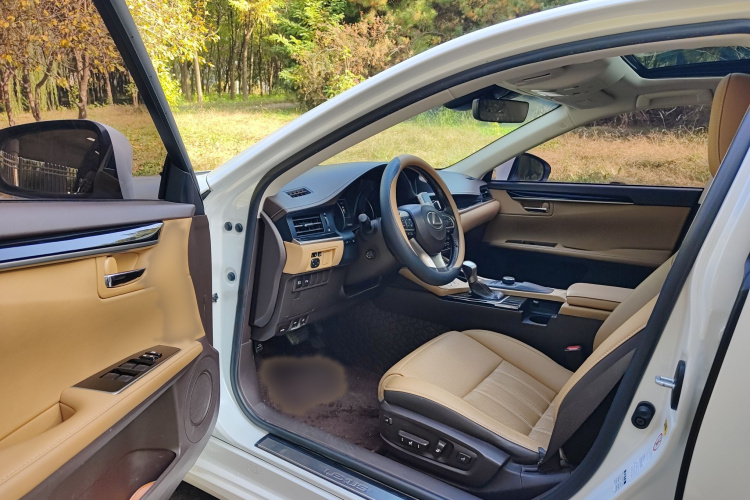 雷克萨斯ES 2015款 300h 舒适版中控内饰7001